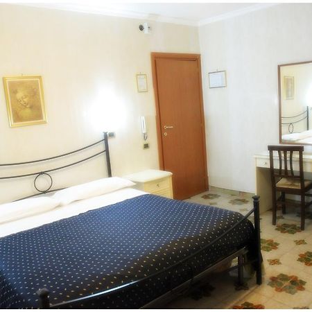 Hotel Pisani Taranto Ngoại thất bức ảnh