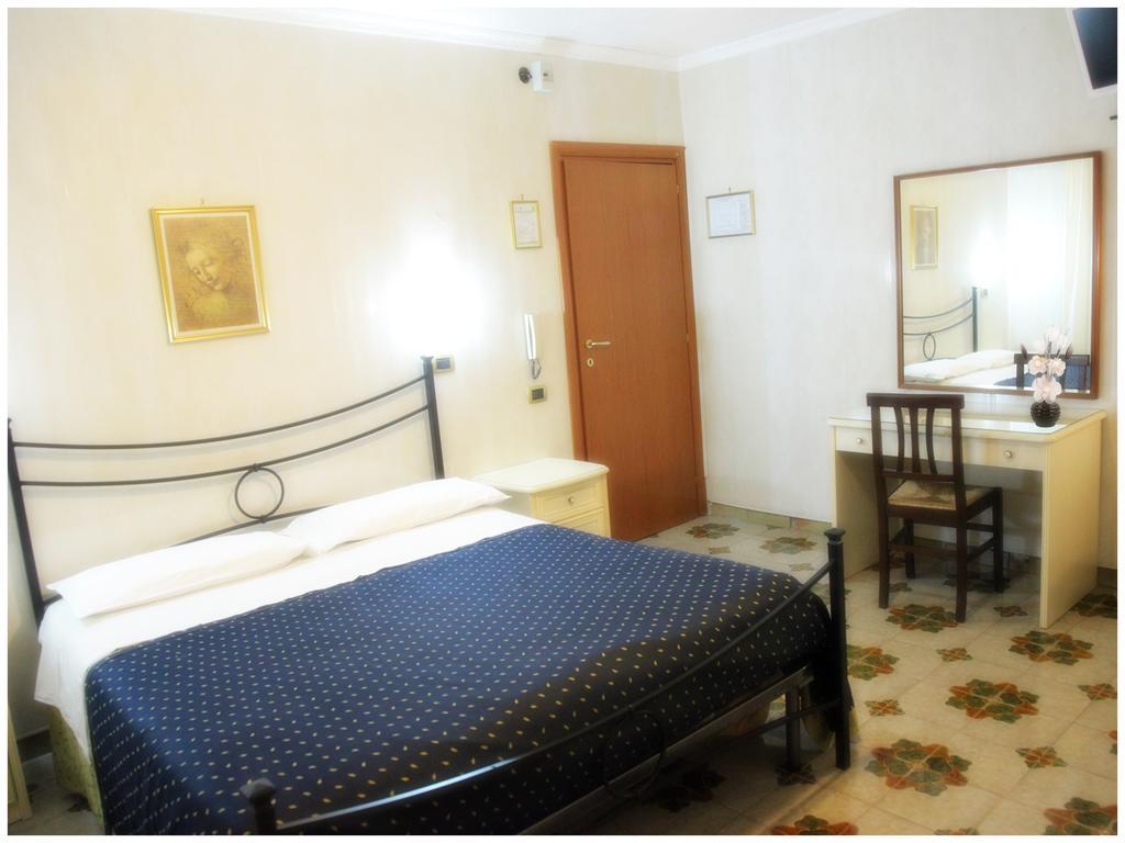 Hotel Pisani Taranto Ngoại thất bức ảnh